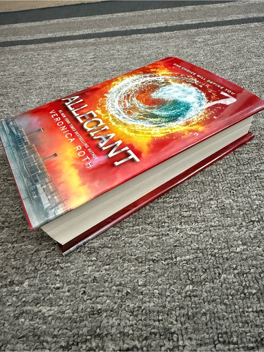 Allegiant by Veronica Roth - Picture 6 of 6